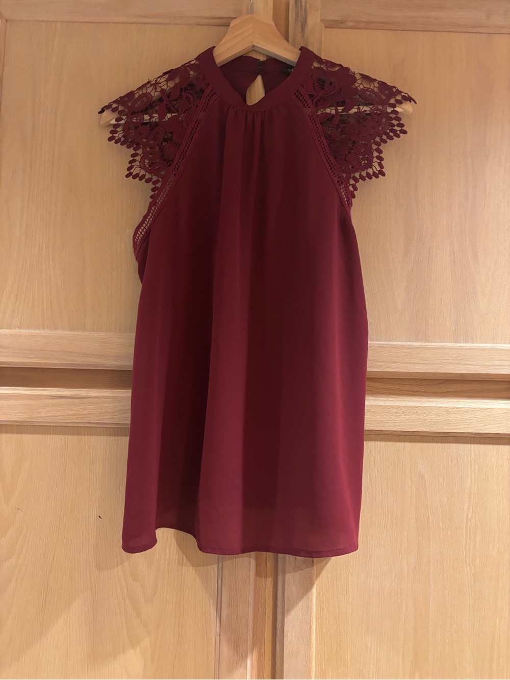 Express Burgundy Lace-Shoulder Sleeveless Blouse - Picture 4 of 5